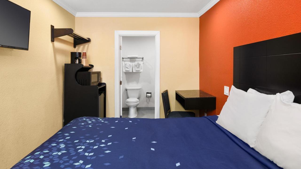 Scandia Motel คาร์ลสบัด ภายนอก รูปภาพ