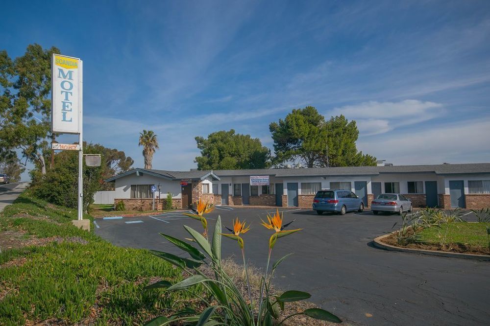 Scandia Motel คาร์ลสบัด ภายนอก รูปภาพ
